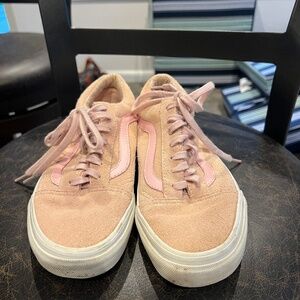 Blush Pink Sherpa  Vans women’s size 7